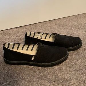 Black TOMS
